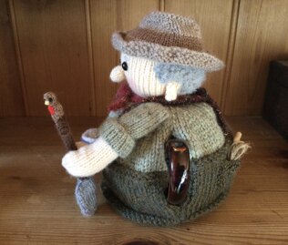 Gardener tea cosy