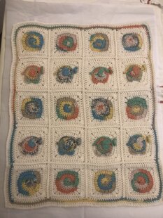 Circles and elephants baby blanket, hat and mittens