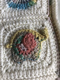 Circles and elephants baby blanket, hat and mittens