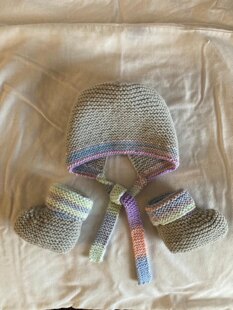 Garter Stitch Baby Set - Bonnet