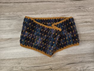 Pebble Neck Warmer - boucle yarn