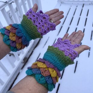 Crocodile Stitch Lacy Fingerless Gloves