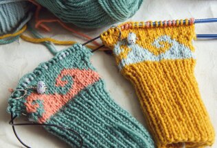 Sea swimming mittens