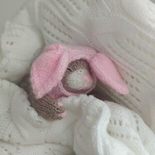 Knitting pattern for a little kitten