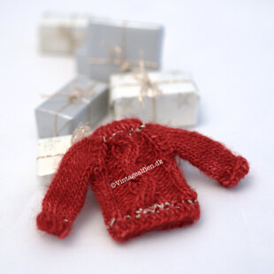 Raglanella - mini sweaters with cables