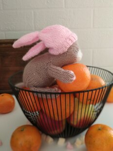 Knitting pattern for a little kitten