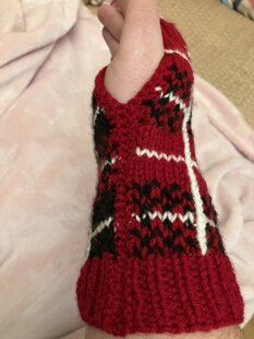 Traitors Tartan / Lumberjack Style Fingerless Gloves / Wrist warmers