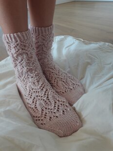 Lace bed socks