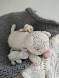 Knitting pattern cat and little kittens