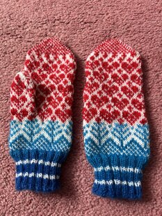 Love ❤️ ♥️ heart mittens