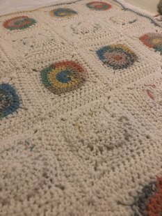Circles and elephants baby blanket, hat and mittens