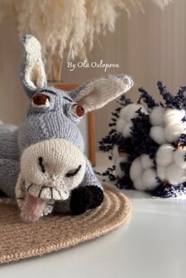 Knitted donkey friend Shrek
