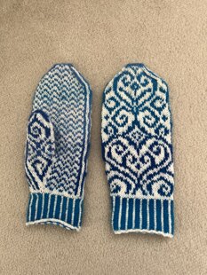 TAllULAHS HEART MITTENS.