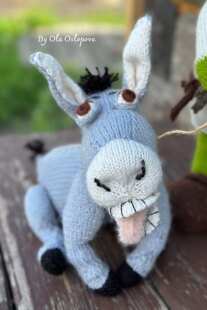 Knitted donkey friend Shrek