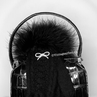 Black gloves - Margrethe