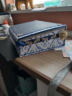 Movable writing desk