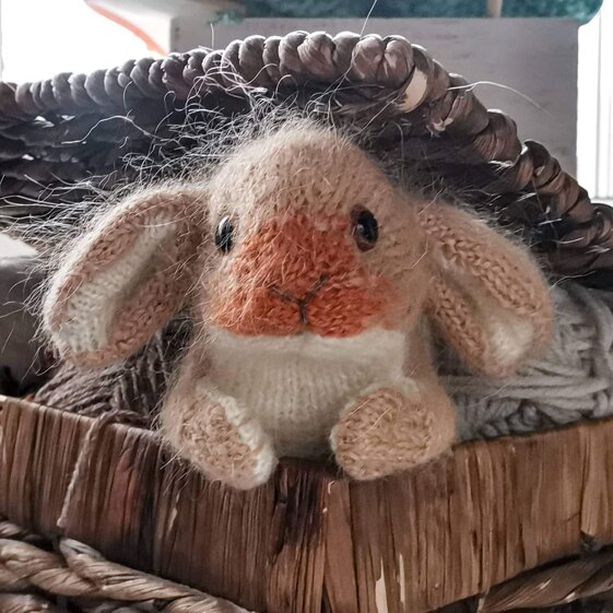Knitting rabbit