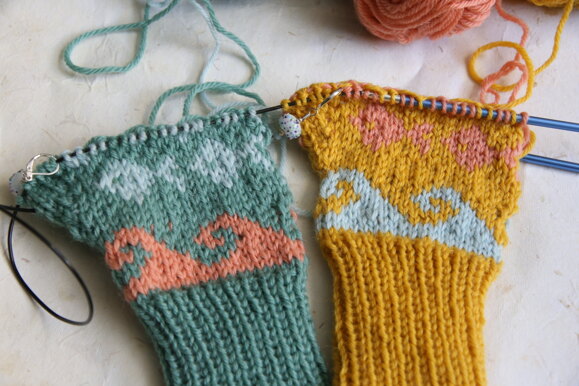 Sea swimming mittens
