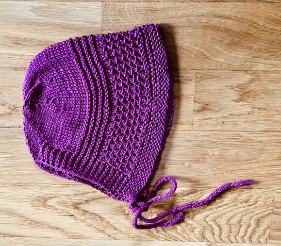 Matching entrechat bonnet