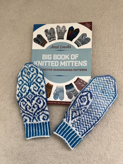 TAllULAHS HEART MITTENS.