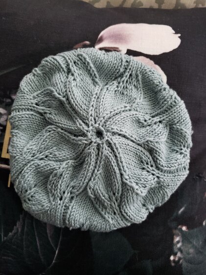 Leafy spring lace hat