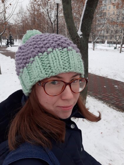 Elisabeth moss hat