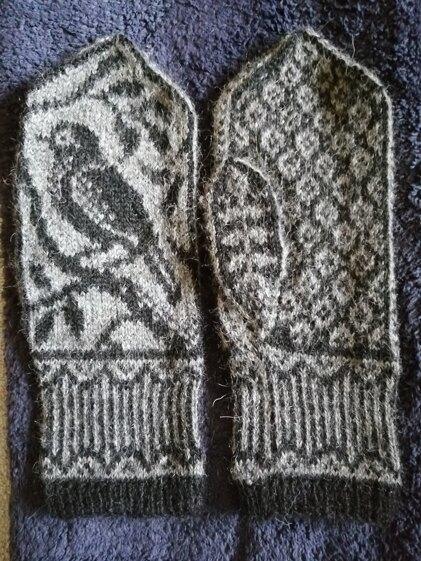 Songbird mittens