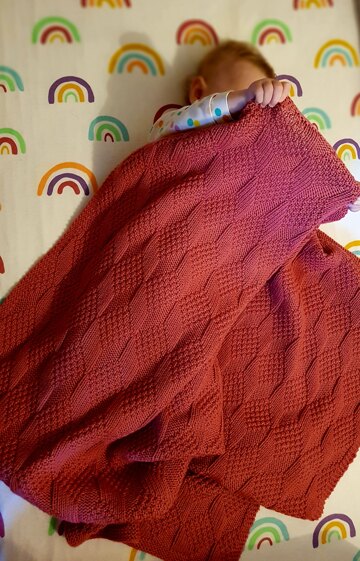 Diamond baby blanket