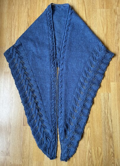 Cable and lace shawl