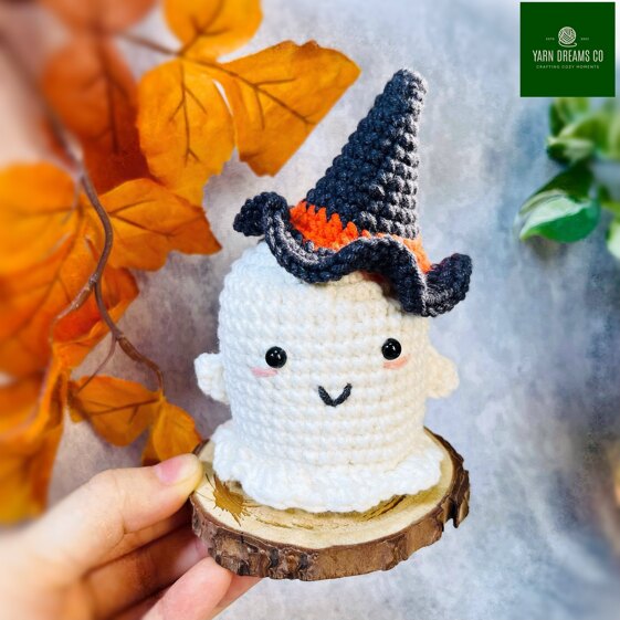 Ghost with hat Halloween Crochet Pattern