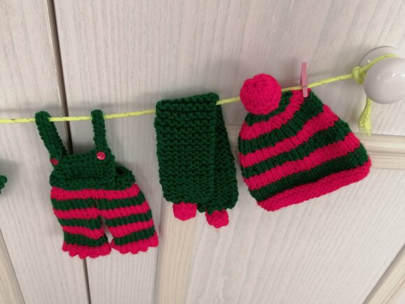 Elf on the shelf washing line