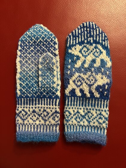 Mittens scandinavian polar bear style pattern