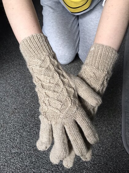 Tread mark gloves