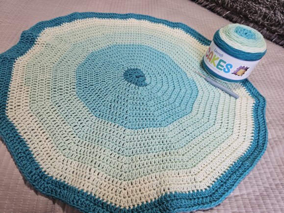 In the round ombre blanket set
