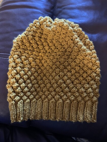 "Blackberry Beanie" - Beanie Knitting Pattern For Women in Debbie Bliss Cashmerino Aran