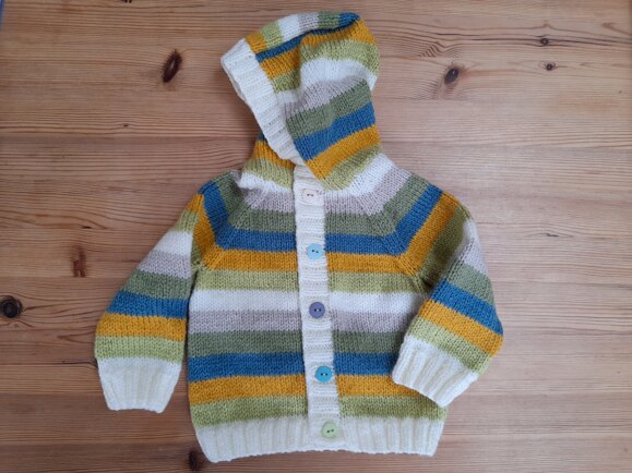 Baby cardigan with hood