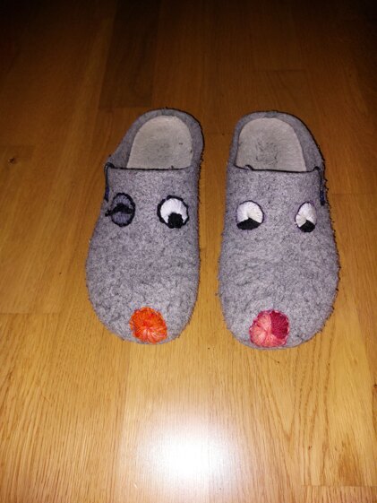 These slippers are not broken