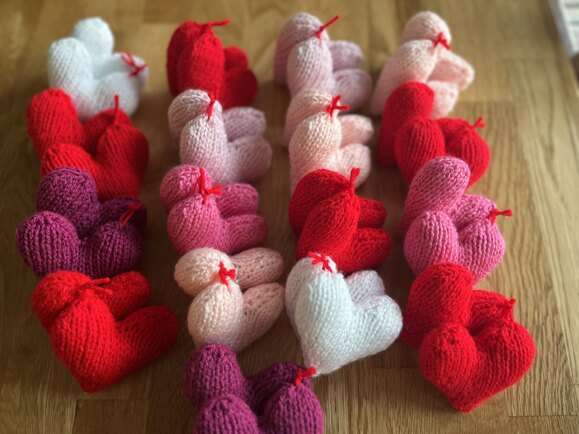 Knitted twin hearts for local hospice