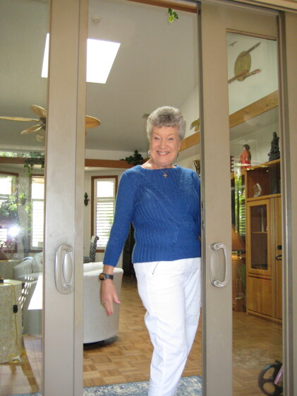 FRONT/BACK PATTERN FITTED SWEATER