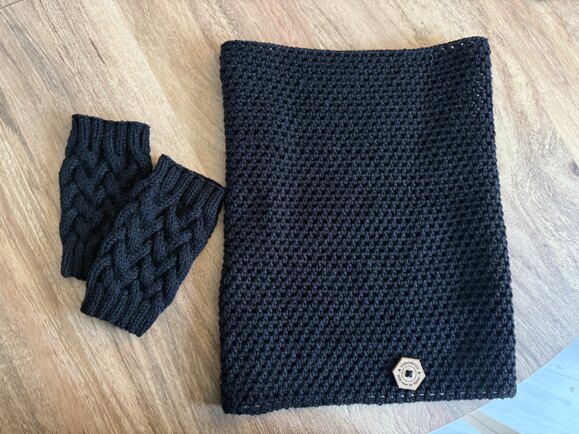 Cowl and fingerless glove set