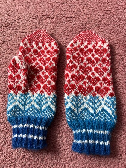 Love ❤️ ♥️ heart mittens
