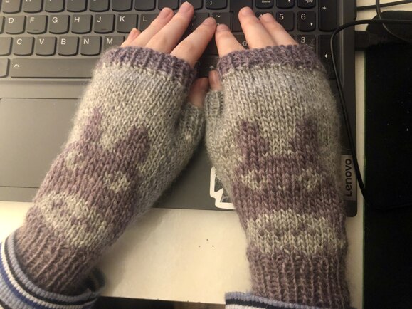 Fingerless mitten - Totoro & star