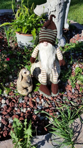 Gnorse and Gnilla the Gnomes