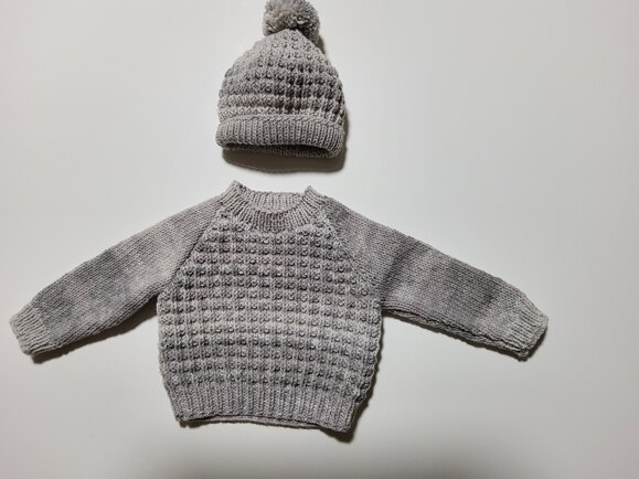 Baby jumper 4805 and beanie