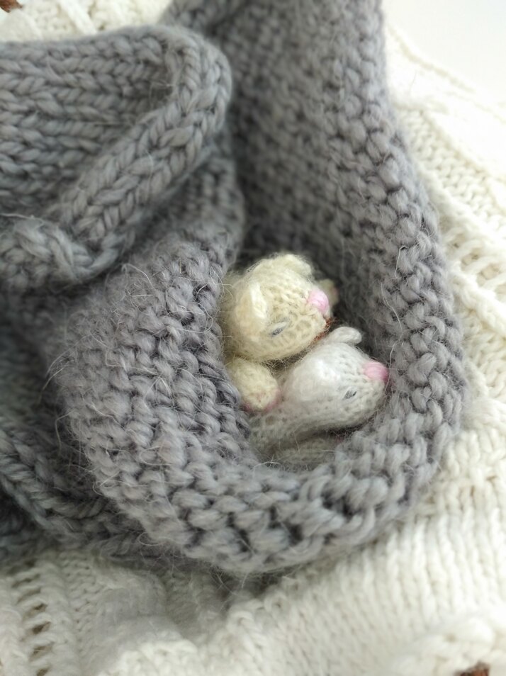 Knitting pattern cat and little kittens