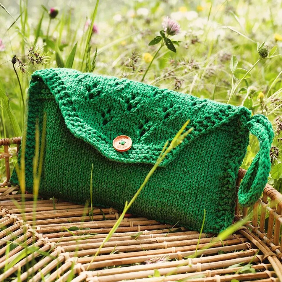 Diamond lace purse