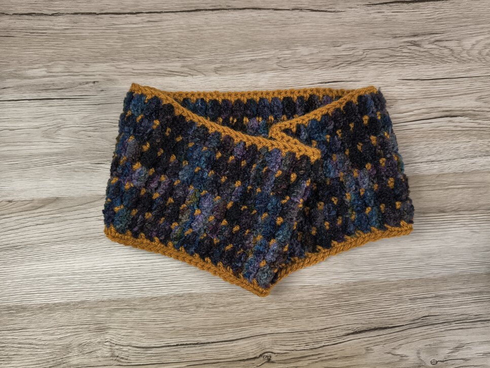 Pebble Neck Warmer - boucle yarn