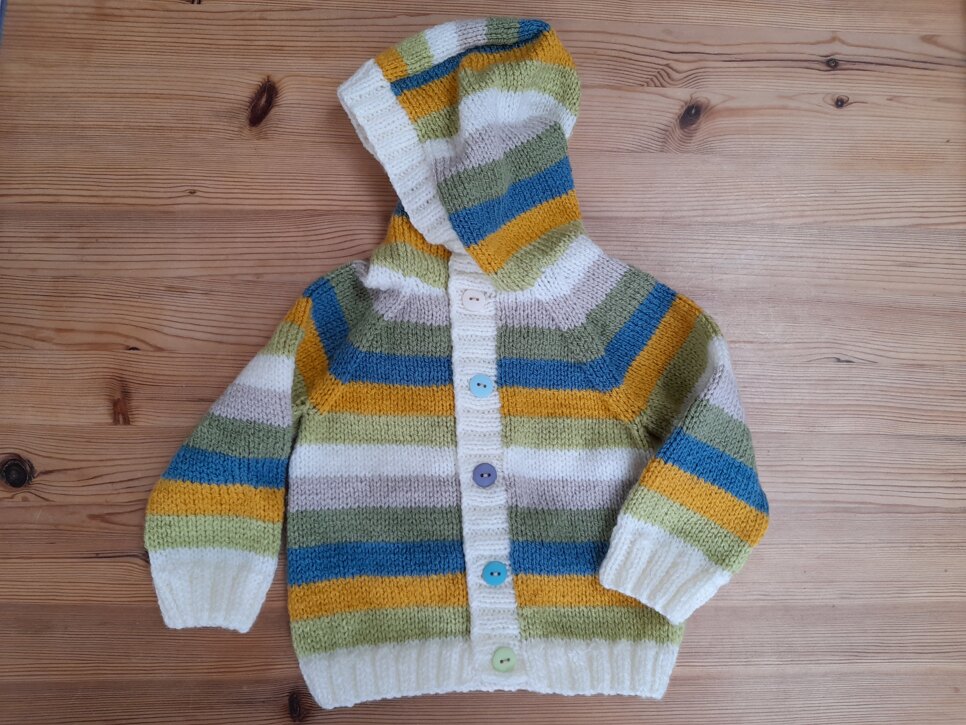 Baby cardigan with hood