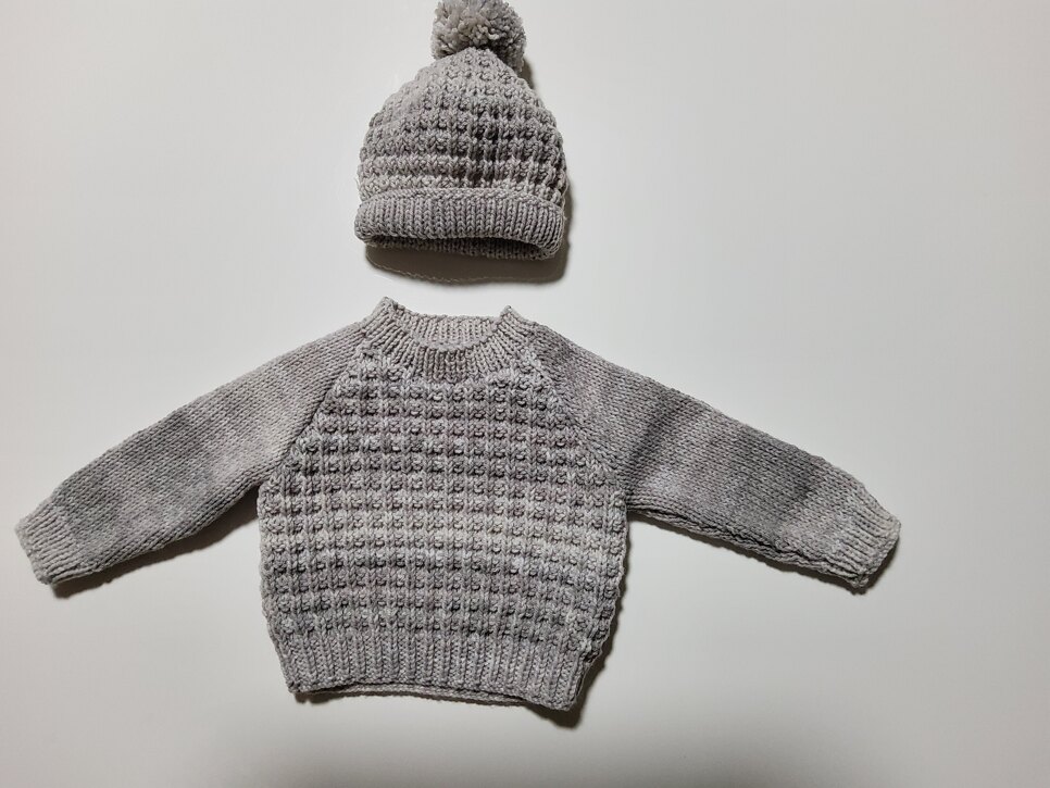 Baby jumper 4805 and beanie